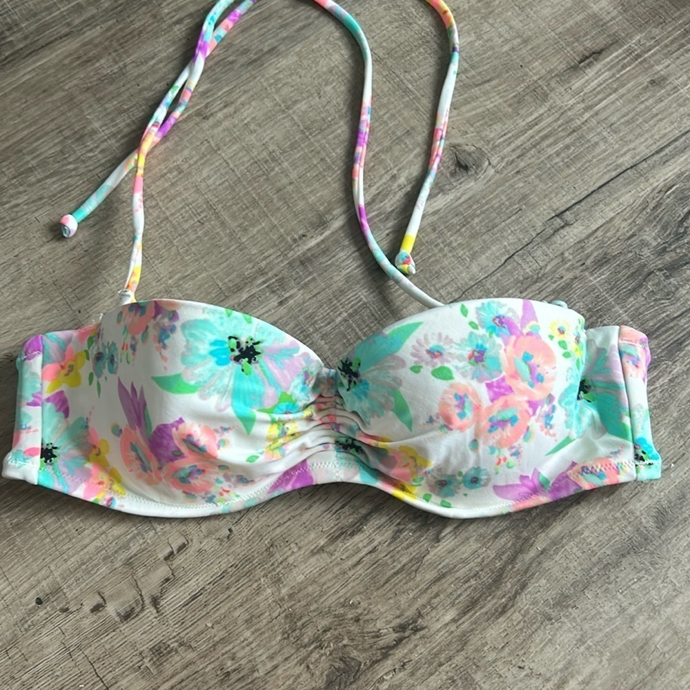 Victoria’s Secret molded cup underwire badeau floral bikini top 34A